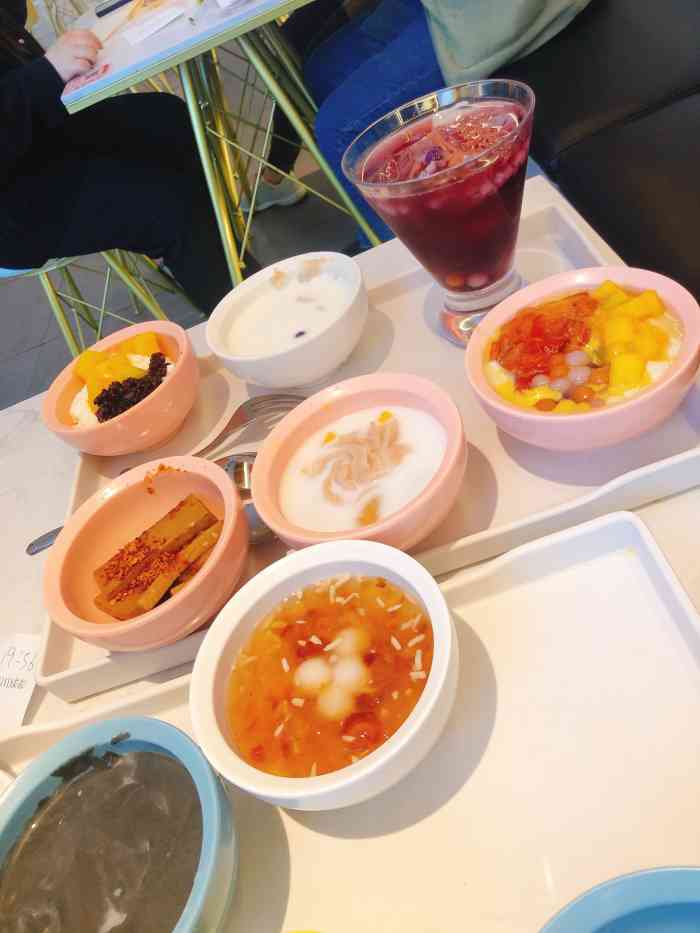 拾光·小碗甜品(建设路店)-"奔着甜品自助去的,不过国庆期间貌似没有