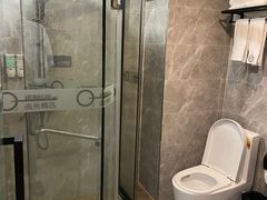 -逸米精选公寓(广州火车站西村地铁站店)