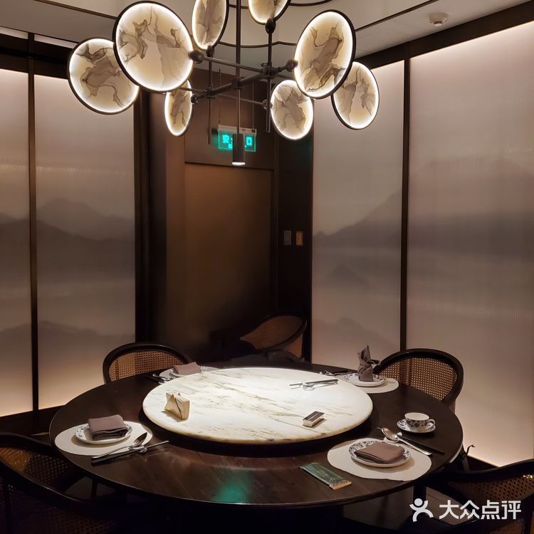 这家店吃起来也没看起来那么贵嘛~好吃!大力推荐!