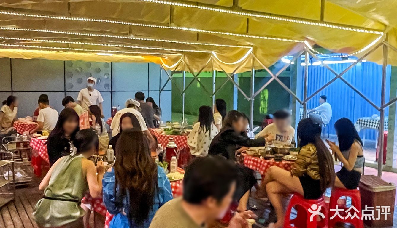 哇！这家生意也太好了吧！老板你是怎么做到的？