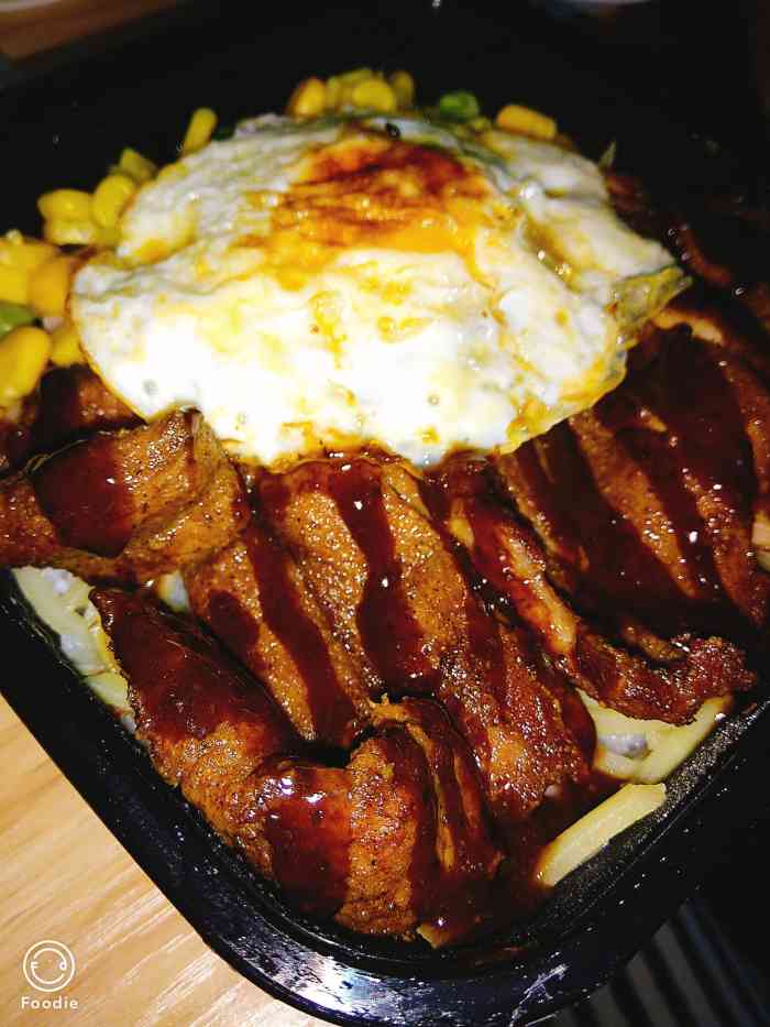 就是一家做外卖的,上面那些好评肯定是找人刷的,我