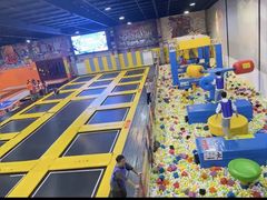 -极限Jump蹦床·新潮玩运动世界·室内乐园·团建·派对中心
