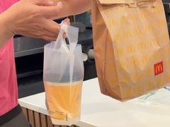 -麦当劳(上海虹桥站30B检票口楼上)