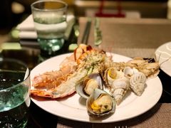 -大中华希尔顿酒店-念自助餐·嗨啤·小龙虾