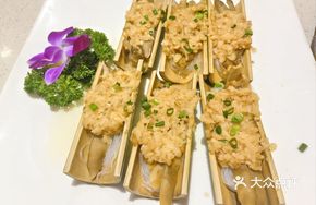 Steamed Razor Clams in Bamboo Tube