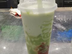 牧场生酪牛油果草莓-混果汁(喜荟城店)