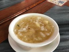 雪梨雪耳糖水-黄师奶甜品店