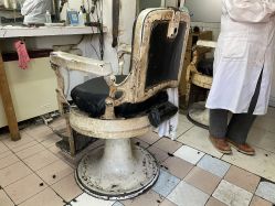 -兰建理发店