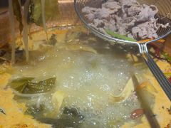 -洱火云南酸菜牛肉火锅(石景山当代商城店)