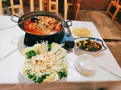 -霄汉牛三鲜湖北砂锅菜(万松园2店)