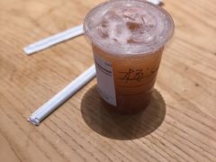 冰摇桃桃乌龙茶-星巴克(广州南站A18检票口楼上)