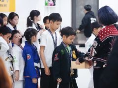 -菠萝格斗巴西柔术训练馆
