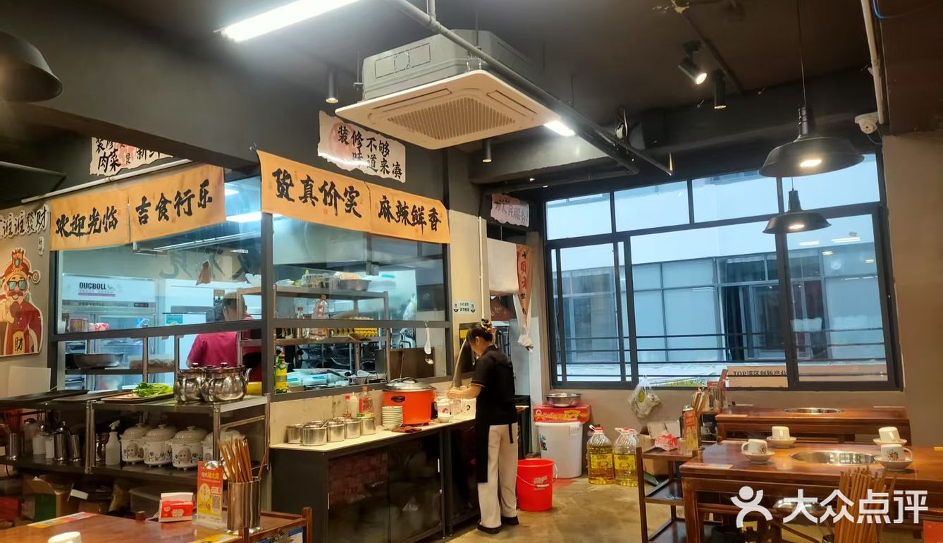 今天火锅吃撑了，超满足