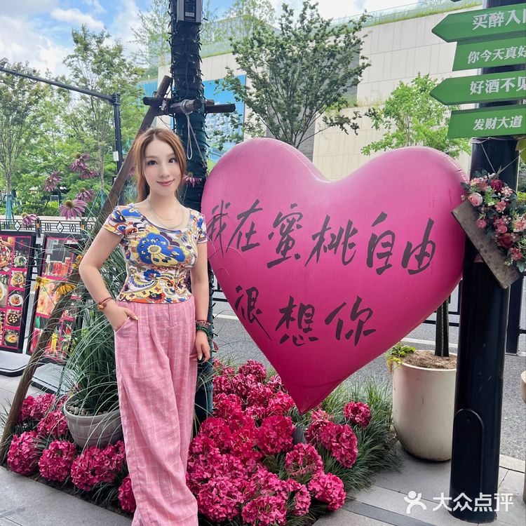 氛围感创意小酒馆