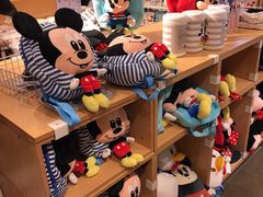 -名创优品(北京新中关购物中心地铁层店)