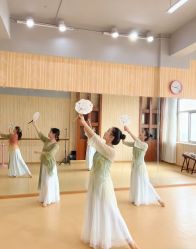 -艾美舞蹈工作室