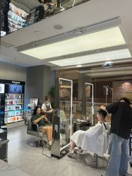 -PE SALON