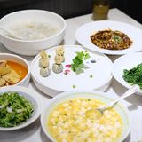 今日闪光灯下的亮仔♡