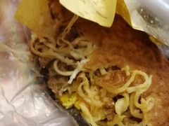 对面的灯盏糕-长人馄饨铺(解放街店)
