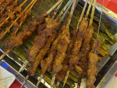 烤羊肉串-江湖亮亮蒸虾大排档烤全羊清真(武汉总店)