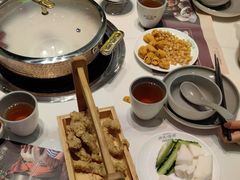 -洪氏嗨捞·广东猪肚鸡·椰子鸡火锅(西咸万象城店)