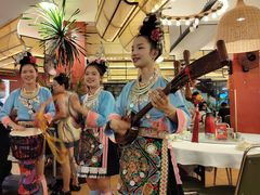 -刘姐啤酒鱼民族演艺餐厅(西街总店)