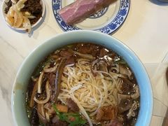 -镇南锅盖面馆(解放路店)