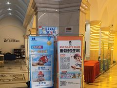 -梦翔龙湖滟澜山游泳俱乐部