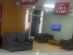 -雅悦齿科(顾村公园店)