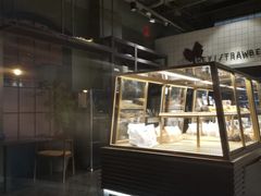 面包甜点陈列柜-黑草莓(重庆路店)