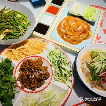 茂业4楼的吉祥春饼，红彤彤的门头还蛮喜庆的