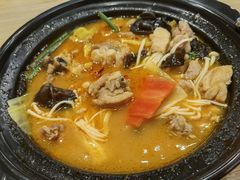 -花馬肆.云南过桥米线(汉神购物广场现场熬汤店)
