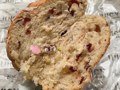 芋泥三角芝士欧包-Juicy Bakery(大学路店)