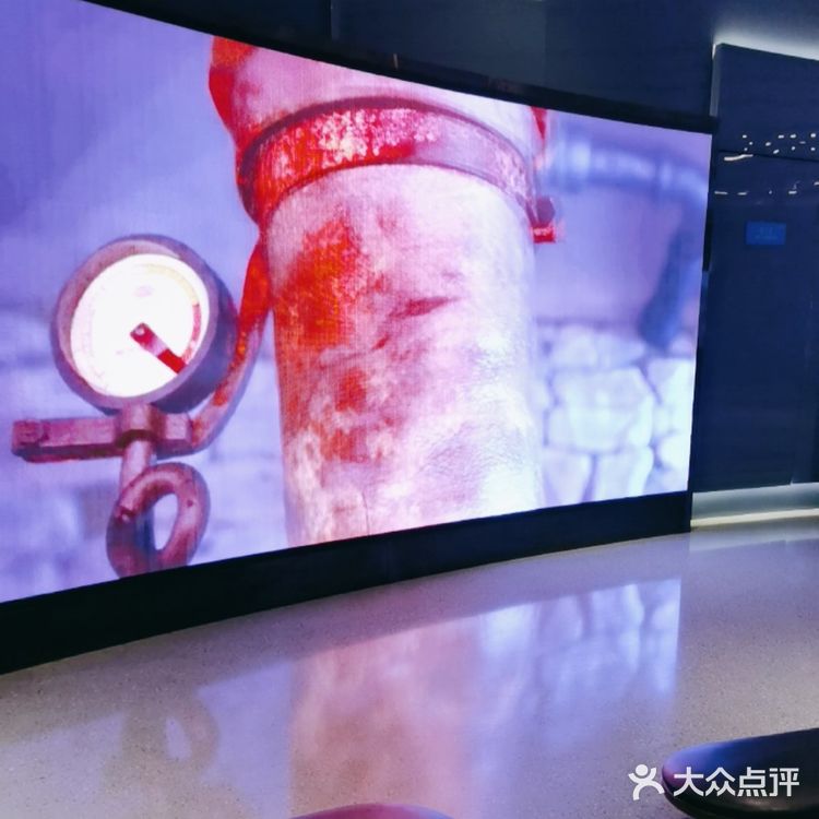 羊排淋上特制的酱料！鲜嫩爽口［色］真的