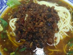 -渝之汇牛肉豌杂面