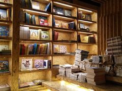 -新华里咖啡书吧(新华书店小寨店)