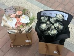 -何兮花店·气球派对鲜花店(马桥银春路万科城店)