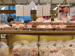 面包甜点陈列柜-西村叔叔的店·面包·甜品·蛋糕(崂山丽达店)