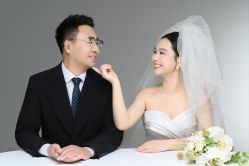 -雪中彩影婚纱摄影·微光艺术中心