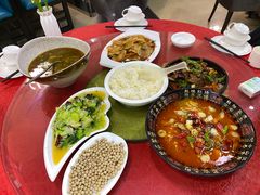 -醉美云南·云南菜主题餐厅(昆明站北京路双龙商场店)