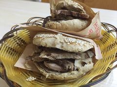 老北京烧饼夹肉-洪峰浩老北京烧饼夹肉(角门路店)