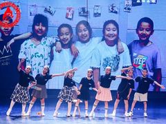 -西安小天鹅艺术团(曲江Alice店)