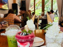 -Chom Cafe and Restaurant