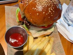 -三勾JJJ Burger&Coffee(梅溪湖店)