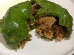 艾叶咸蛋黄肉松青团-王家沙点心店(南京西路总店)