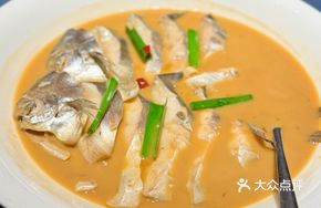 Home-style Braised Spanish Mackerel with Ningbo Handmade Rice Noodles
