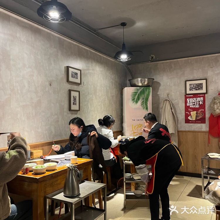 半夜馋了想吃火锅直接冲楼下,胃稳了!