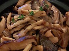 橄榄油大蒜炒杂菌-普兰达德国餐厅·德式脆皮烤猪肘·自酿啤酒(观唐店)