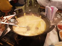 -鲜入围煮花胶鸡海鲜火锅