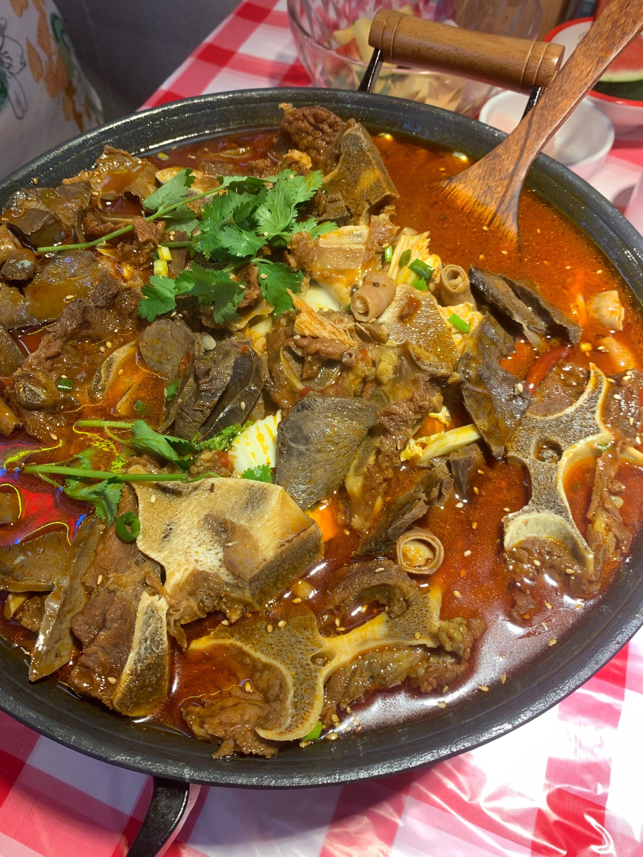 万达金街里面超好吃的牛骨牛杂煲